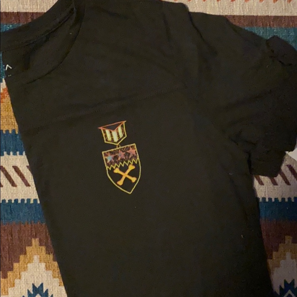*NWT* RVCA TEE - Picture 3 of 4